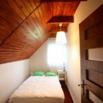 łóżko dwuosobowe w domku na kaszubach