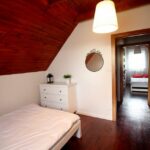 pokój z łóżkiem - domek do wynajęcia kaszuby