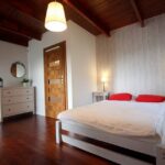 pokój z łóżkiem dwuosobowym - domek do wynajęcia kaszuby